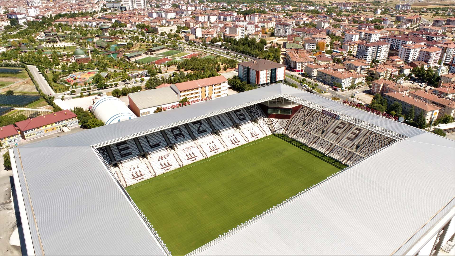 Elazığ Atatürk Stadyumu Ve Spor Salonu (17.600 Kapasite)