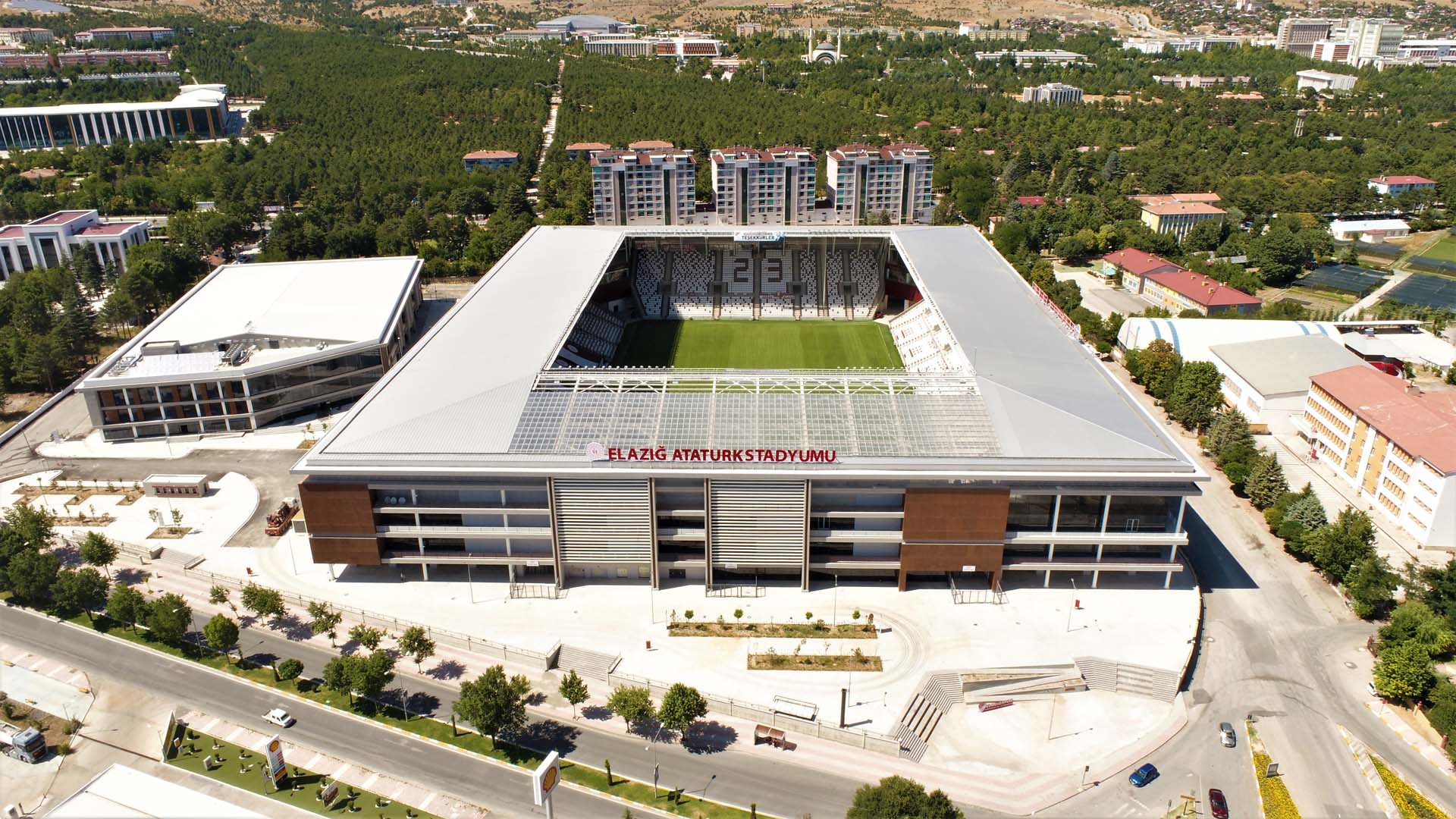 Elazığ Atatürk Stadyumu Ve Spor Salonu (17.600 Kapasite)