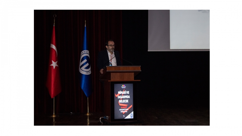  ‘Mimari ve Tasarımda Gelecek’ teması ile KTÜ'de gerçekleşen konferansta Alper Aksoy 'Başkalaşım Ve Adaptasyon' ile ilgili konusma gerçekleştirdi.